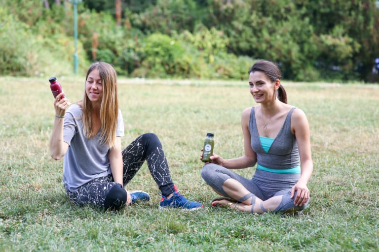 Mia Munteanu și Laura Călin, fondatoarele Yoga City